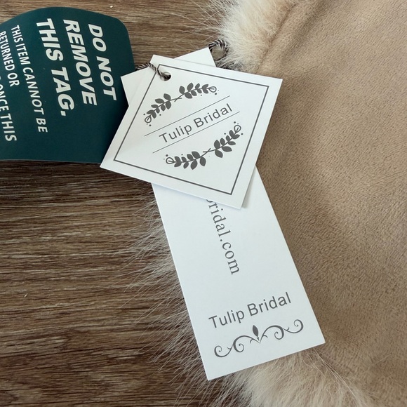NWT Tulip Bridal Cream Beige Faux Fur Wrap Stole Wedding Women’s Size Small - Picture 4 of 7
